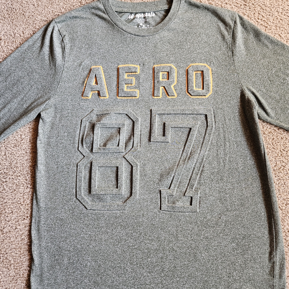 Aeropostale - Like New! - Men's Gray Long Sleeve Tee with Gold Accents